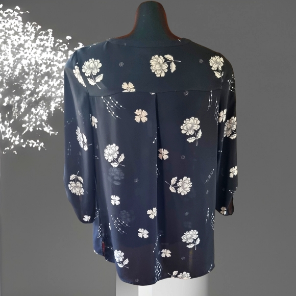 🌟3/$40 Sale!Mix & Match🌟 Maurices Floral Blouse - Picture 2 of 7